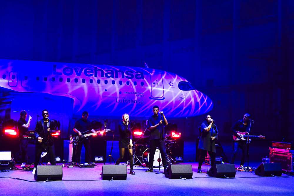 Lufthansa_B787_Roll_In_ATF6443